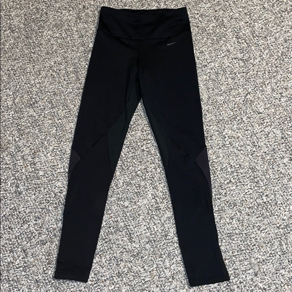 Black Nike leggings